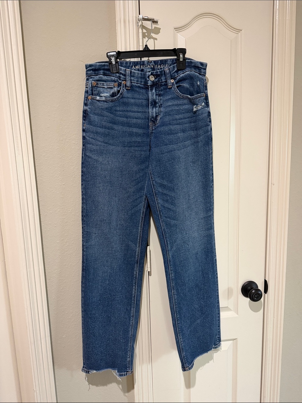 American Eagle Outfitters Straight Leg Jeans - Medium Blue Wash size 6 long